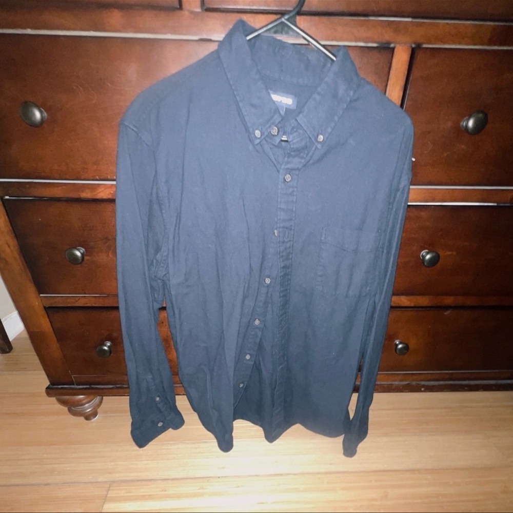 The Lands End men's size large flannel shirt in black